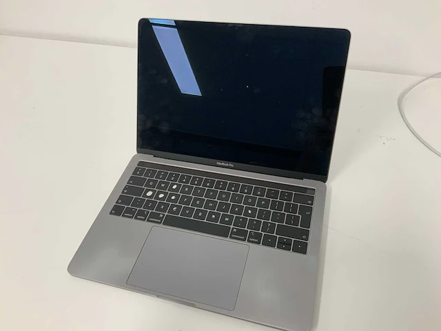 Apple a1989 13-inch macbook pro laptop - afbeelding 1 van  3