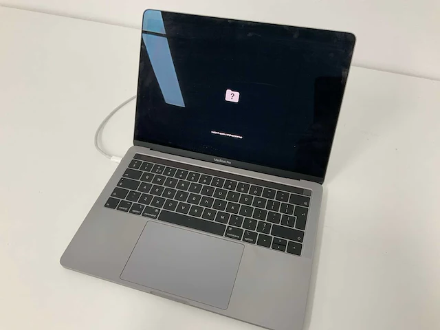 Apple a1989 13-inch macbook pro mr9q2n/a laptop - afbeelding 1 van  3