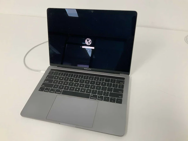 Apple a1989 13-inch macbook pro mv962n/a laptop fmi - afbeelding 1 van  3