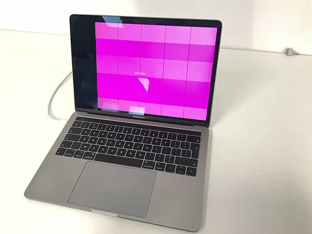 Apple a1989 13-inch macbook pro mv962n/a laptop - afbeelding 1 van  3