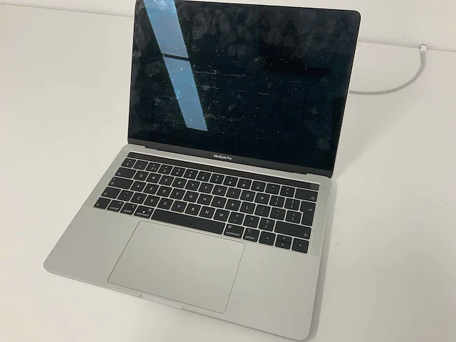 Apple a1989 13-inch macbook pro mv9a2n/a laptop - afbeelding 1 van  3