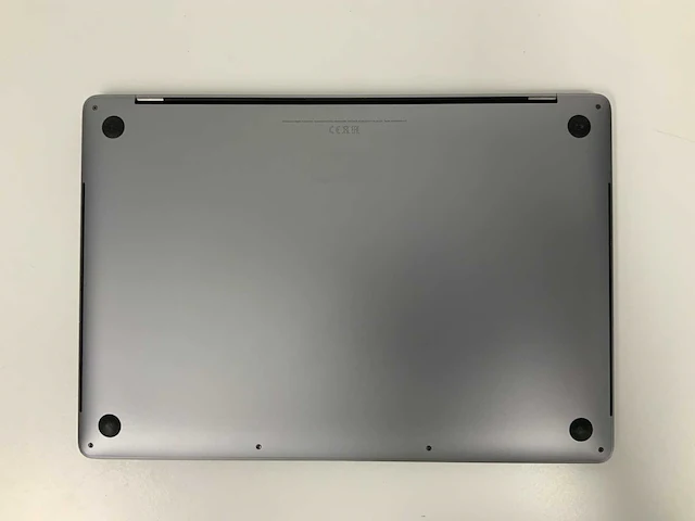 Apple a1990 15-inch macbook pro mv902n/a laptop - afbeelding 3 van  3