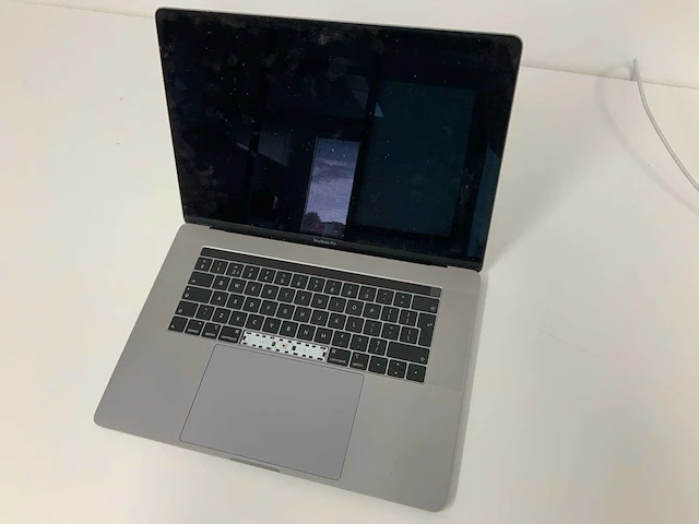 Apple a1990 15-inch macbook pro mv912n/a laptop fmi - afbeelding 1 van  3
