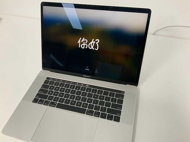 Apple a1990 15-inch macbook pro mv922n/a laptop - afbeelding 1 van  3