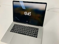 Apple a1990 15-inch macbook pro mv922n/a laptop - afbeelding 1 van  3
