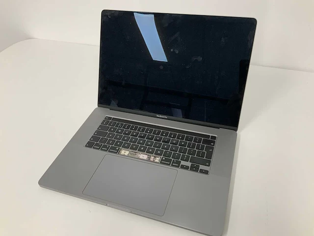 Apple a2141 16-inch macbook pro mvvj2n/a laptop - afbeelding 1 van  3