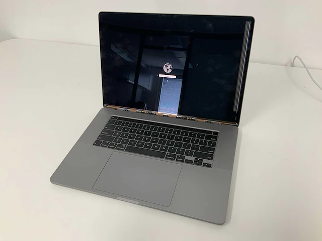 Apple a2141 16-inch macbook pro mvvj2n/a laptop - afbeelding 1 van  3