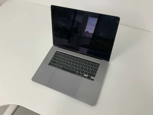 Apple a2141 16-inch macbook pro mvvk2n/a laptop - afbeelding 1 van  3