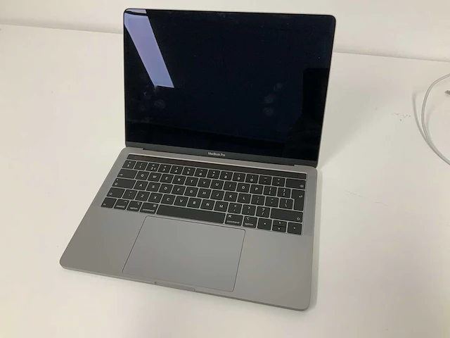 Apple a2159 13-inch macbook pro muhn2n/a laptop - afbeelding 1 van  3