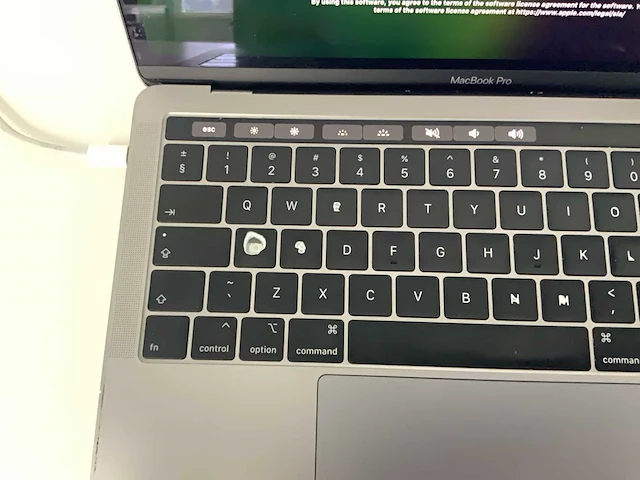 Apple a2159 13-inch macbook pro muhn2n/a laptop - afbeelding 2 van  4