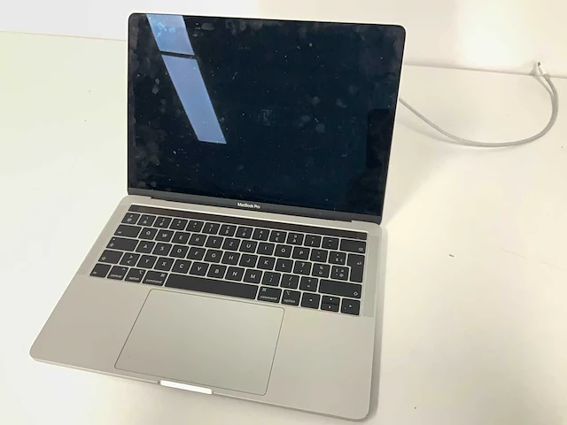 Apple a2159 13-inch macbook pro muhn2n/a laptop - afbeelding 1 van  3