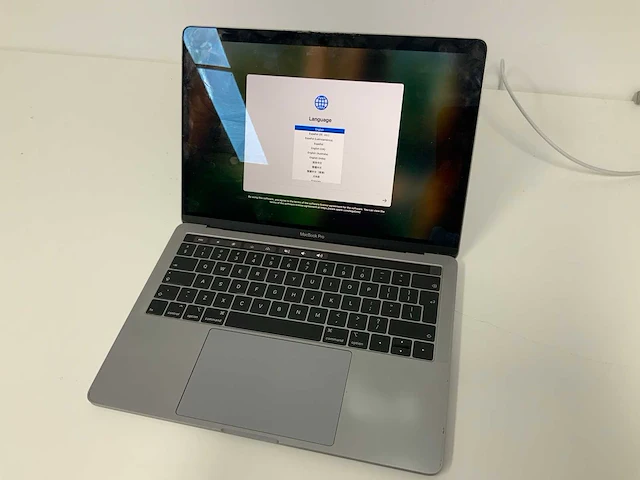Apple a2159 13-inch macbook pro muhn2n/a laptop - afbeelding 1 van  3
