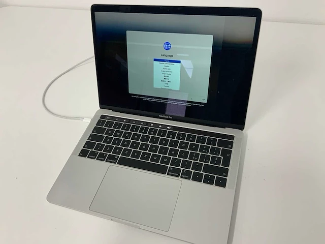 Apple a2159 13-inch macbook pro muhn2n/a laptop - afbeelding 1 van  3