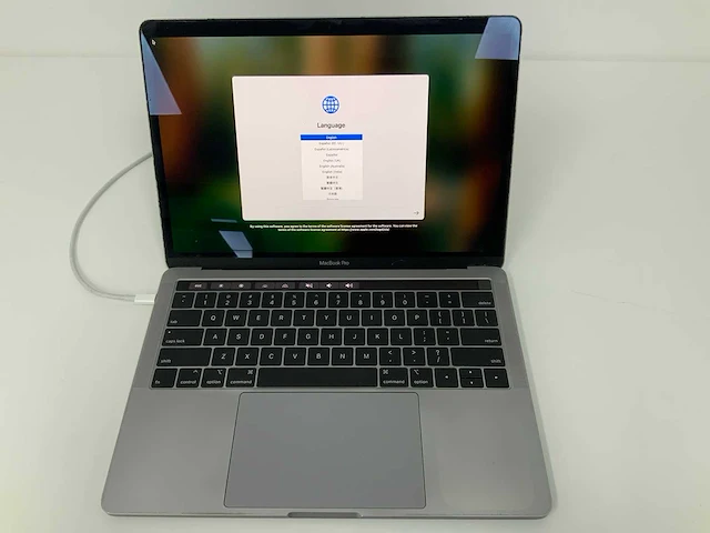 Apple a2159 13-inch macbook pro muhn2n/a laptop - afbeelding 1 van  4