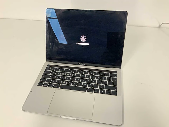 Apple a2159 13-inch macbook pro muhr2n/a laptop - afbeelding 1 van  4