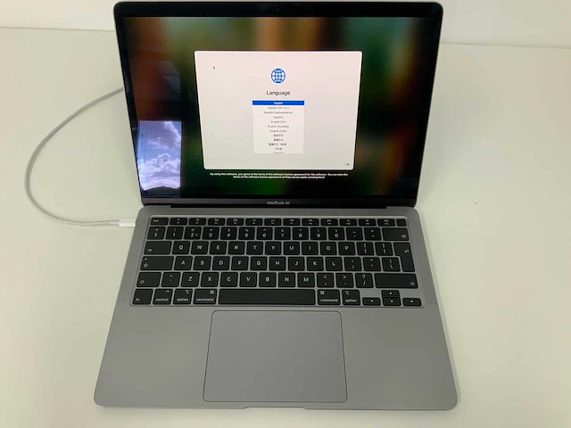 Apple a2179 13-inch macbook air mwtj2n/a laptop - afbeelding 1 van  3
