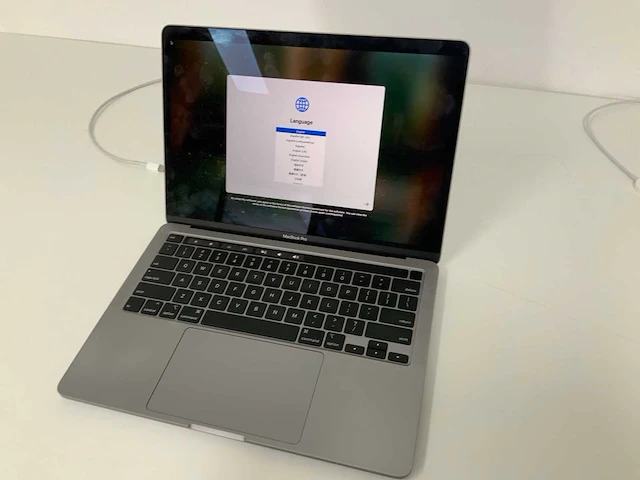 Apple a2251 13-inch macbook pro mwp52n/a laptop - afbeelding 1 van  3