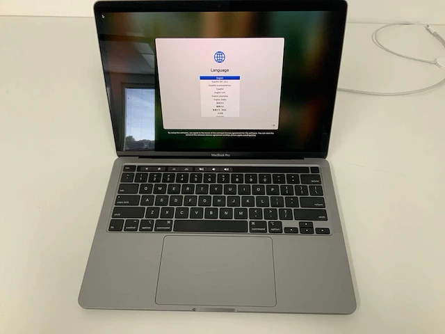 Apple a2251 13-inch macbook pro mwp52n/a laptop - afbeelding 1 van  3