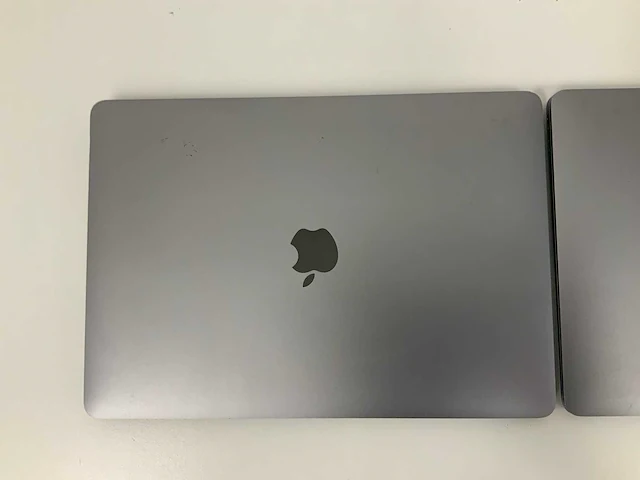 Apple a2337 13-inch macbook air m1 (2x) - afbeelding 3 van  6