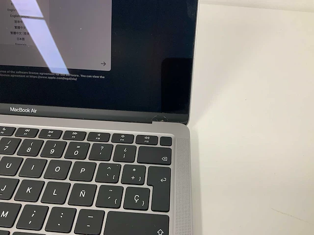 Apple a2337 13-inch macbook air m1 mgn63n/a laptop - afbeelding 2 van  4