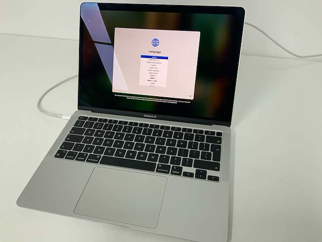 Apple a2337 13-inch macbook air m1 mgna3n/a laptop - afbeelding 1 van  4