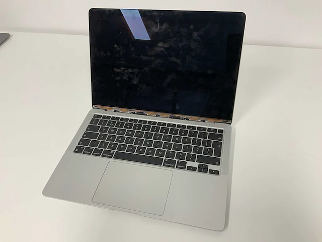 Apple a2337 13-inch macbook air m1 mgna3n/a laptop - afbeelding 1 van  4