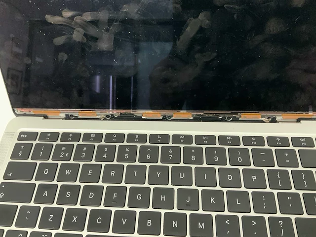 Apple a2337 13-inch macbook air m1 mgna3n/a laptop - afbeelding 2 van  4