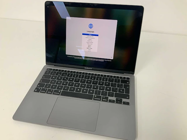 Apple a2337 13-inch macbook air mgn63n/a laptop - afbeelding 1 van  4
