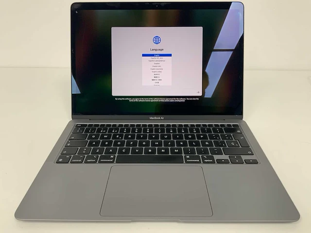 Apple a2337 13-inch macbook air mgn63n/a laptop - afbeelding 2 van  4