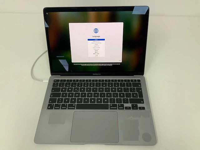 Apple a2337 13-inch macbook air mgn63n/a laptop - afbeelding 1 van  3