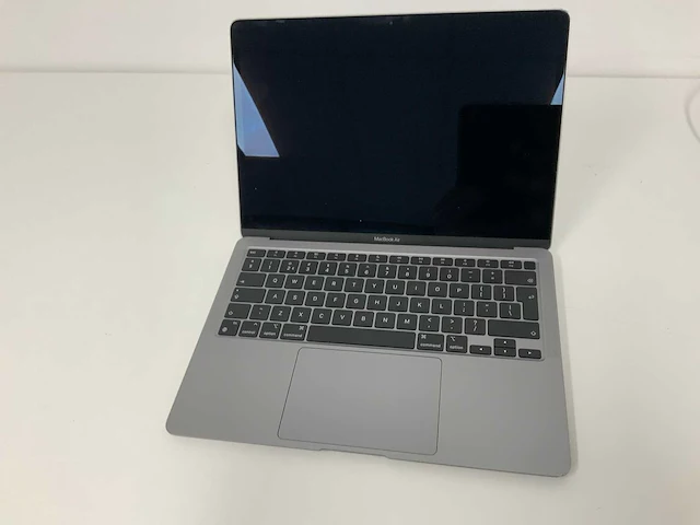 Apple a2337 13-inch macbook air mgn73n/a laptop - afbeelding 1 van  3