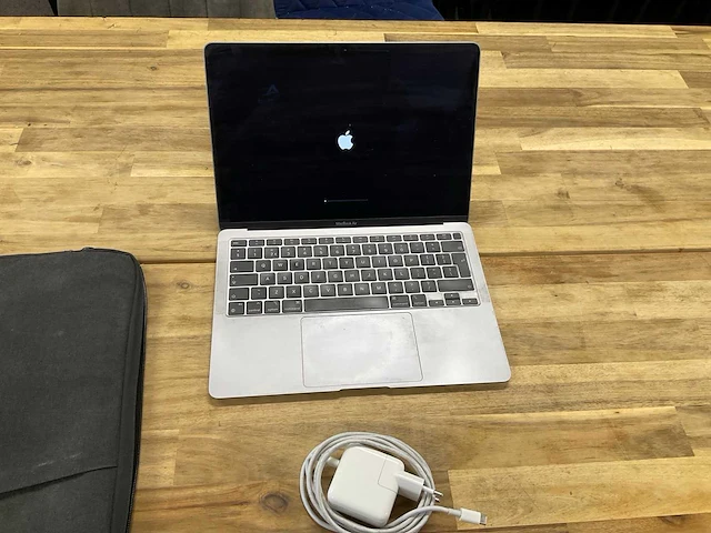 Apple a2337 macbook air - afbeelding 1 van  2