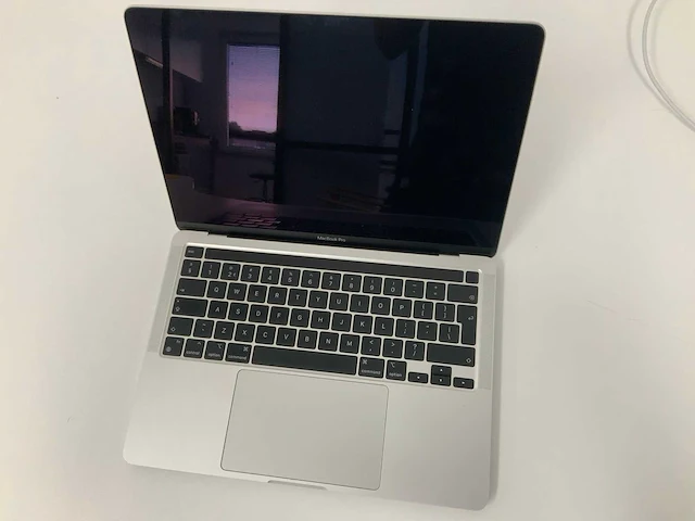 Apple a2338 13-inch macbook pro m1 myd82n/a laptop - afbeelding 1 van  3