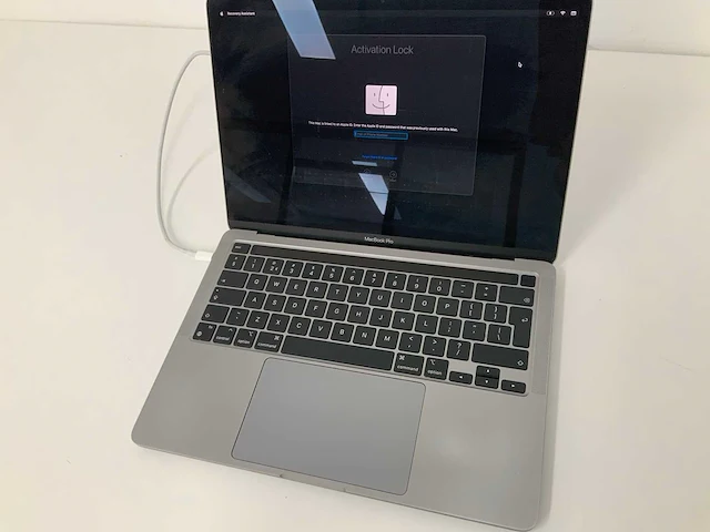 Apple a2338 13-inch macbook pro m1 myd92n/a laptop fmi - afbeelding 1 van  3