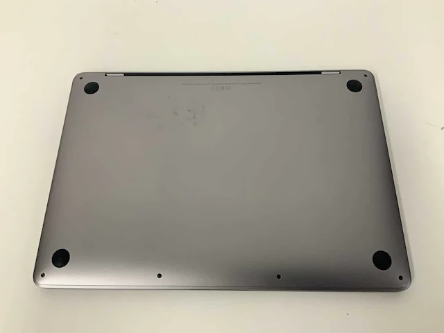 Apple a2338 13-inch macbook pro myd82n/a laptop - afbeelding 3 van  3