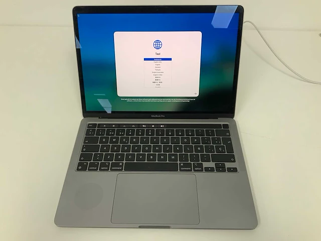 Apple a2338 13-inch macbook pro myd82n/a laptop - afbeelding 1 van  3