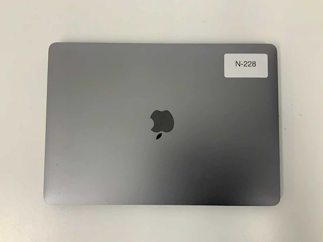 Apple a2338 13-inch macbook pro myd92n/a laptop - afbeelding 2 van  3