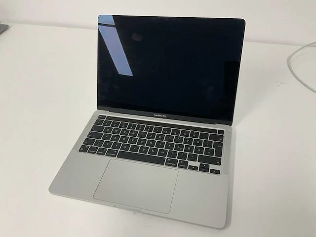 Apple a2338 13-inch macbook pro mydc2n/a laptop - afbeelding 1 van  3