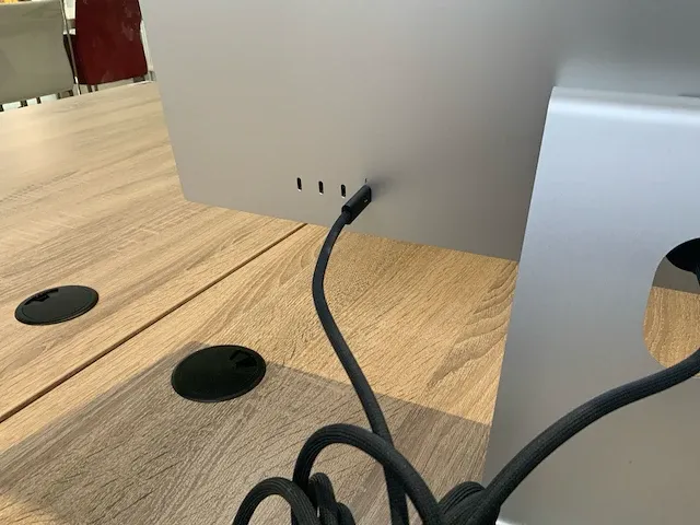 Apple a2525 studio display 27" - afbeelding 4 van  5