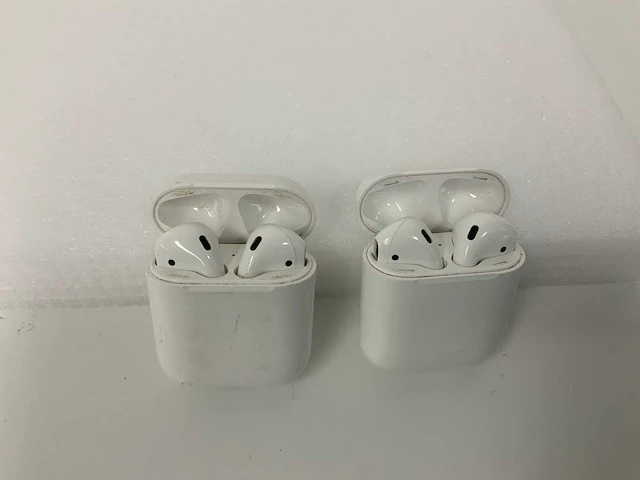 Apple airpods 2, with charging case - mv7n2zm/a (2x) - afbeelding 1 van  1