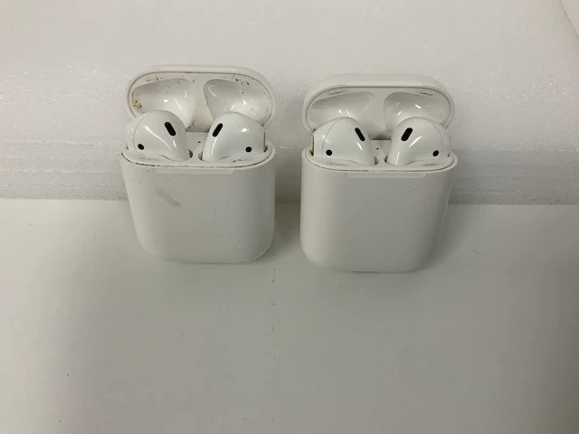 Apple airpods 2, with charging case - mv7n2zm/a (2x) - afbeelding 1 van  1