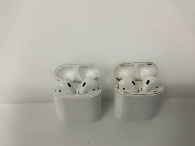 Apple airpods 2, with charging case - mv7n2zm/a (2x) - afbeelding 1 van  1