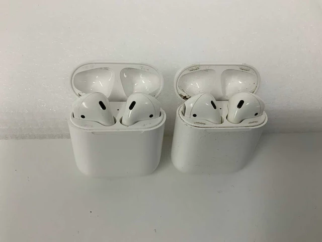 Apple airpods 2, with charging case - mv7n2zm/a (2x) - afbeelding 1 van  1