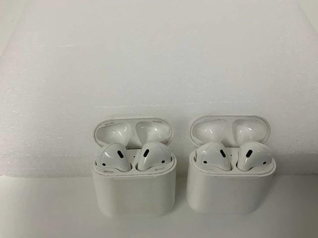Apple airpods 2, with charging case - mv7n2zm/a (2x) - afbeelding 1 van  1