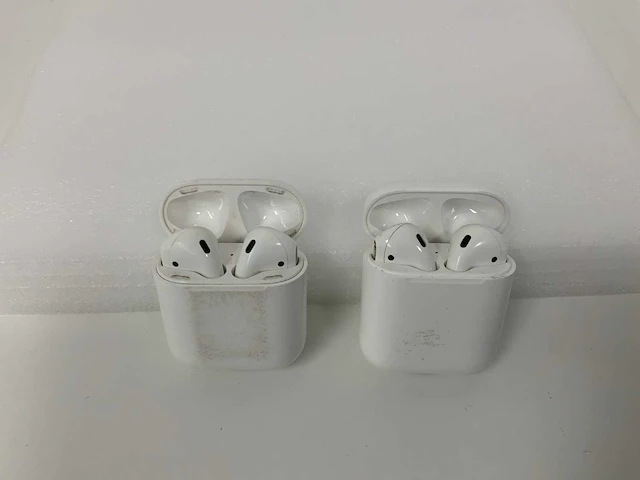 Apple airpods 2, with charging case - mv7n2zm/a (2x) - afbeelding 1 van  1