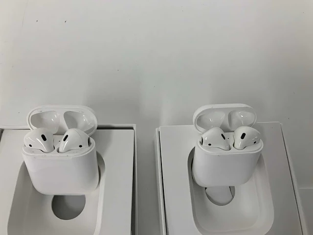 Apple airpods 2, with charging case - mv7n2zm/a (2x) - afbeelding 2 van  3
