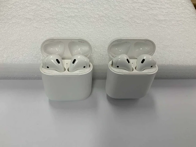 Apple airpods 2, with charging case - mv7n2zm/a - afbeelding 1 van  1