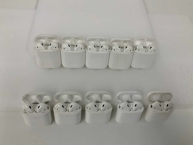 Apple airpods 2, with charging case mv7n2zm/a (10x) - afbeelding 1 van  1