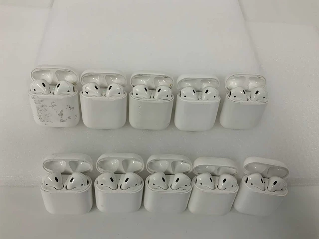 Apple airpods 2, with charging case mv7n2zm/a (10x) - afbeelding 1 van  1