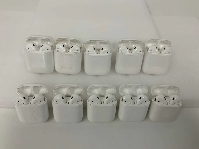 Apple airpods 2, with charging case mv7n2zm/a (10x) - afbeelding 1 van  1